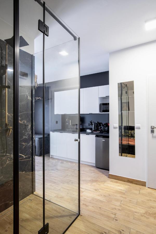 Apartament Wyjatkowy Z Prysznicem Posrodku Na Wyjatkowe Wieczory - Dostep Na Kod, Parking *